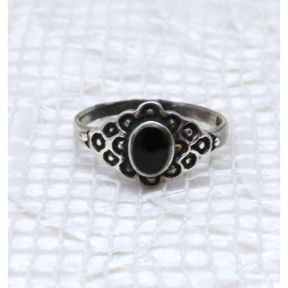 Vintage Sterling Silver Ring Women Onyx Stone S 7 Patterned Antiqued Band Dainty